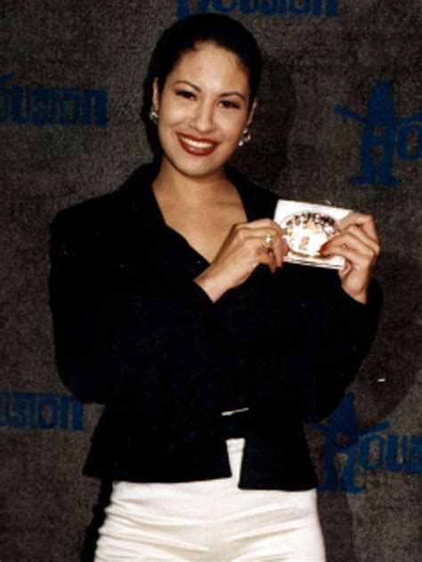 Selena Quintanillas Life and Career in Photos